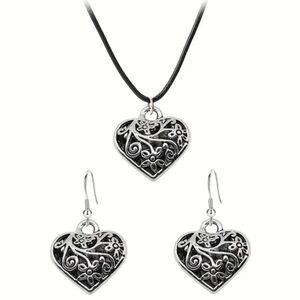 Women’s Gothic Heart Earrings & Necklace Set - NWT